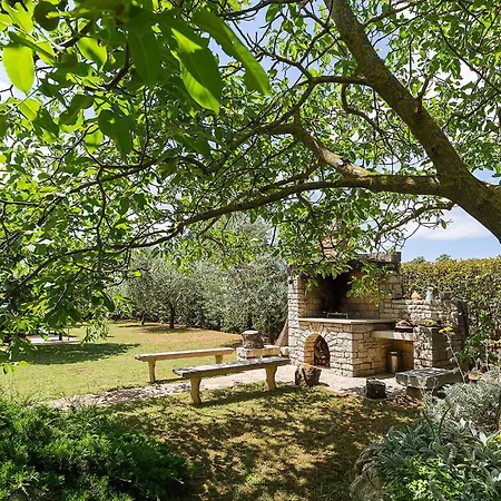 4 Bedroom Stunning In Holiday home