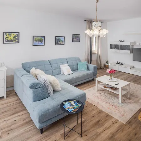 4 Bedroom Stunning In * Zbandaj
