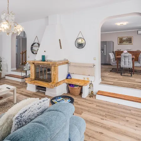 4 Bedroom Stunning In * Zbandaj
