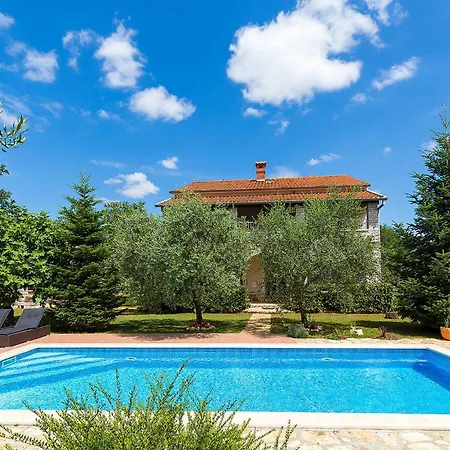 4 Bedroom Stunning In *