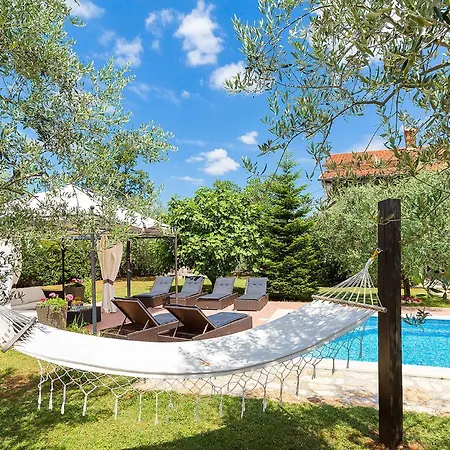 4 Bedroom Stunning In Holiday home