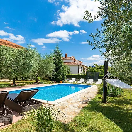 4 Bedroom Stunning In Holiday home *