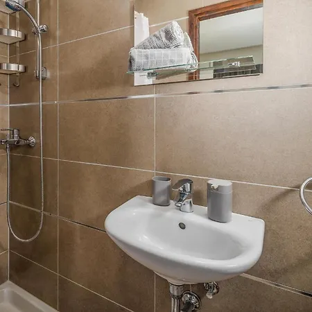 4 Bedroom Stunning In * Žbandaj