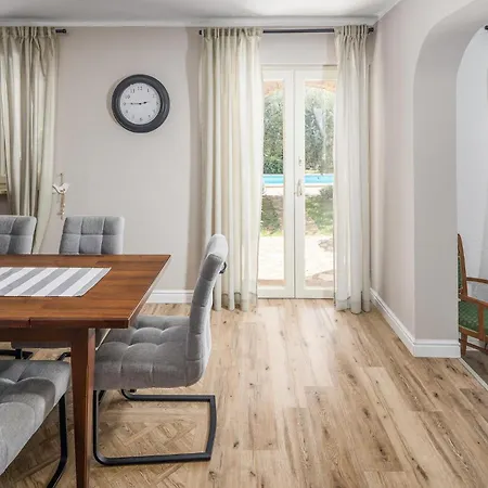 4 Bedroom Stunning In