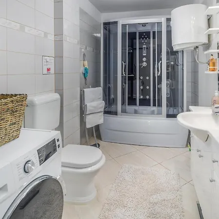 4 Bedroom Stunning In * Zbandaj