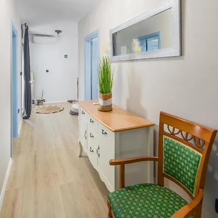 4 Bedroom Stunning In Holiday home *