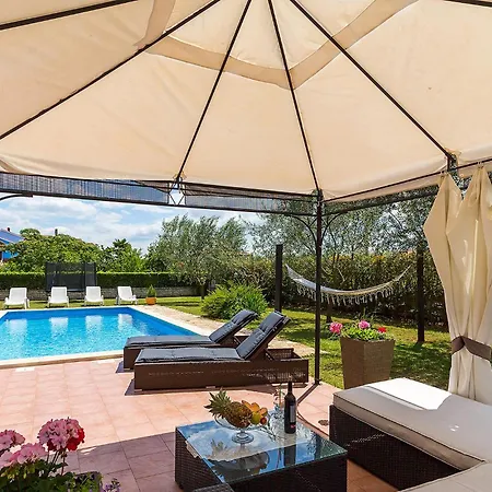 4 Bedroom Stunning In Holiday home *