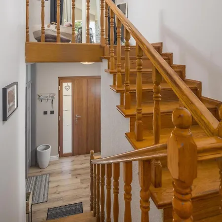 Holiday home 4 Bedroom Stunning In Zbandaj