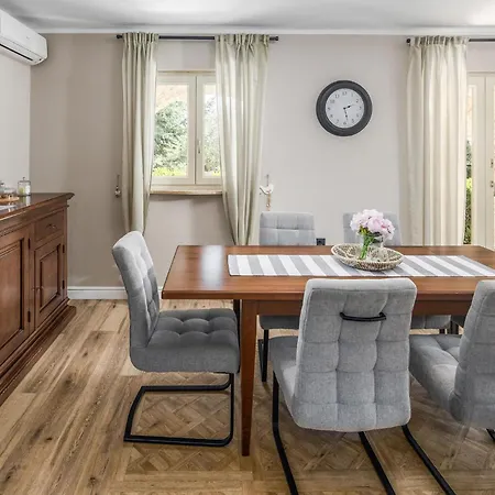 4 Bedroom Stunning In